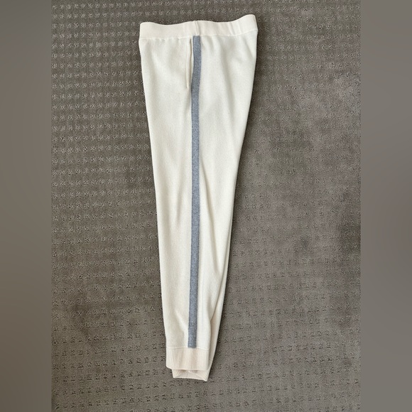 Theory men’s wool and cashmere joggers and hoodie set - Picture 3 of 9